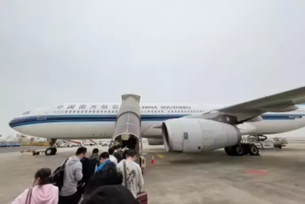 離陸直前の飛行機に雷落ちる、20カ所余りの「落雷痕」を確認―中国