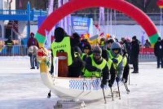 極寒の川にぷかぷか、氷上でドラゴンボート…今年の冬は楽しみ方いろいろ―中国