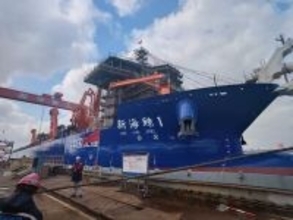 中国初の分散型ポンプ室搭載の超大型自航式ホッパーしゅんせつ船が進水