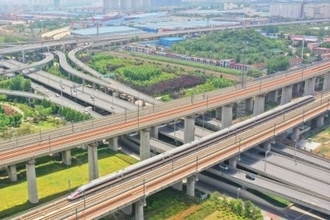 京広高速鉄道の北京‐武漢区間が時間350キロで常態化運営