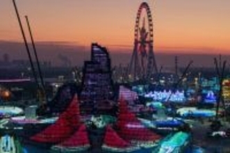 ハルビン氷雪大世界メインタワー「氷灯啓夢」の棟上げ完了―中国