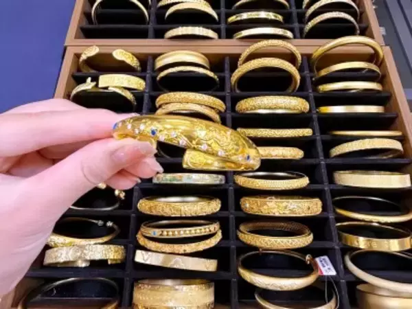 中国で高級品市場に回復の兆し、若者「ゴールドしか勝たん」―中国メディア