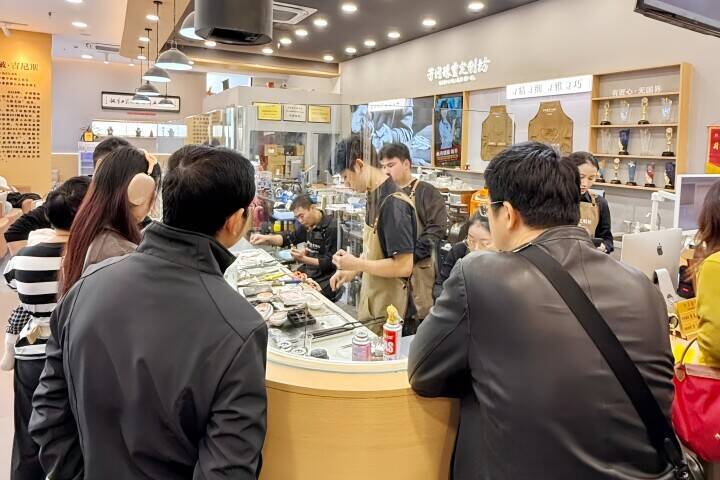 中国で高級品市場に回復の兆し、若者「ゴールドしか勝たん」―中国メディア