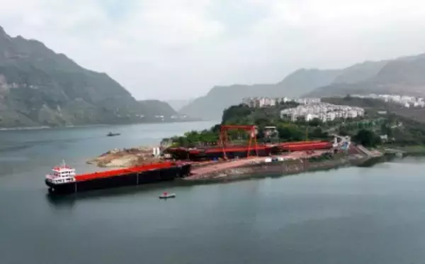 金沙江流域初の1万トン級新エネルギー貨物船が進水―中国