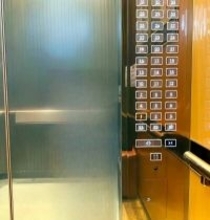 エレベーターに閉じ込められた子供ら助けた消防官に思わぬ批判＝韓国ネット「あきれた論争」