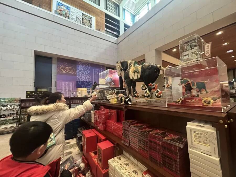 人気グッズ「鳳冠」に続くヒット商品誕生？中国国家博物館のグッズ「黒い馬」が話題に