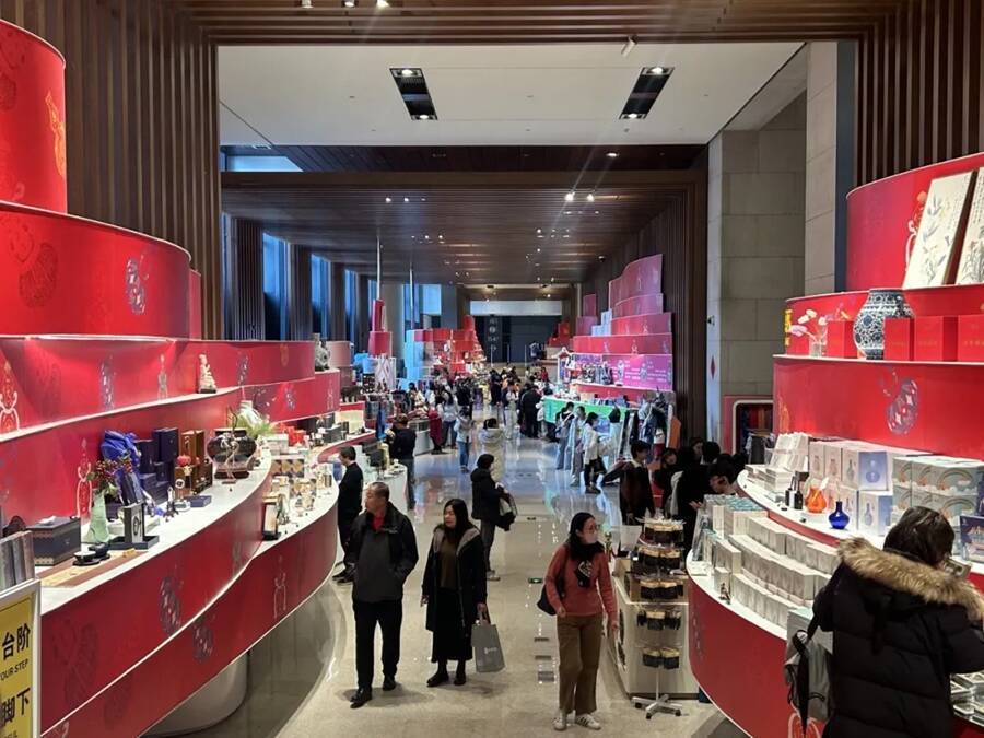 人気グッズ「鳳冠」に続くヒット商品誕生？中国国家博物館のグッズ「黒い馬」が話題に