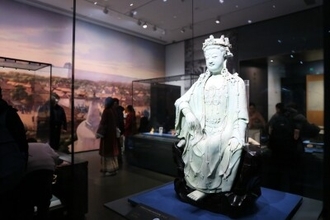 来館者からのコメントが記された用紙がごみ箱に捨てられる、首都博物館がおわび―北京市