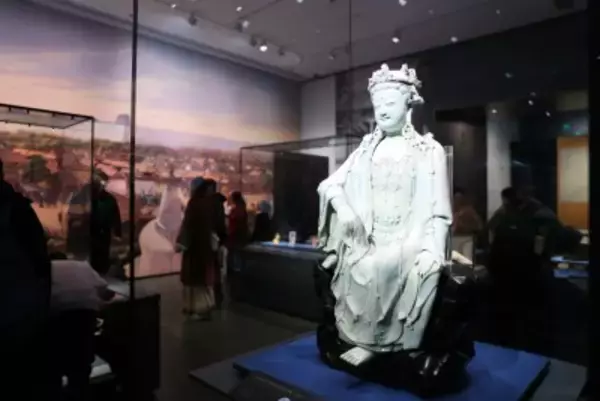 来館者からのコメントが記された用紙がごみ箱に捨てられる、首都博物館がおわび―北京市