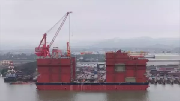つり上げ能力が中国最大の全旋回式半潜水起重機船を引き渡し、運用開始へ