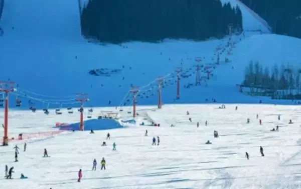 全国有数の氷雪観光地として新疆が急発展―中国