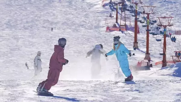 「全国有数の氷雪観光地として新疆が急発展―中国」の画像