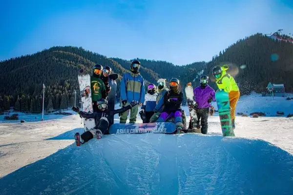 「全国有数の氷雪観光地として新疆が急発展―中国」の画像