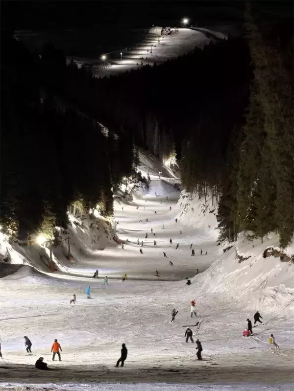 「全国有数の氷雪観光地として新疆が急発展―中国」の画像