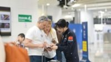 深セン出入国検査所から出入国した外国人、昨年より20日早く200万人の大台突破―中国