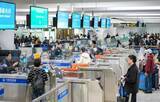 「深セン出入国検査所から出入国した外国人、昨年より20日早く200万人の大台突破―中国」の画像2