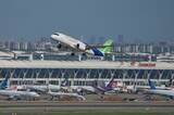 「中国国産のC919高原型初号機が初飛行を完了」の画像1