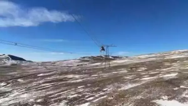 5000メートル級の高標高地域で超高電圧等電位活線作業を初実施―中国