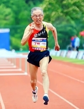 82歳の中国選手、日本人のアジア記録を更新し優勝＝中国ネット「抗日成功」「28歳の俺よりすごい」