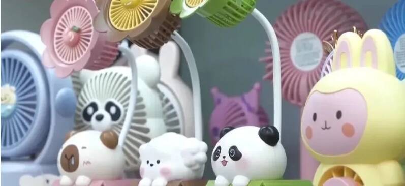 扇子やハンディファンなど暑さを和らげる中国製品が欧州市場で爆発的売れ行き