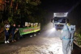 上野動物園から中国に返還の双子パンダが元気な姿見せる