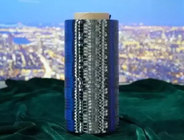 「「ブラックゴールド」量産化、髪の毛の10分の1の細さで10トントラックをけん引できる炭素繊維―中国」の画像