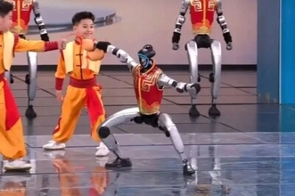 全人代報道官、三つの「非常に」で中国の人型ロボットを称賛