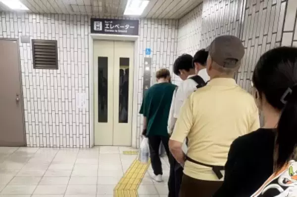 日本の駅のエレベーターで怒り爆発の中国人女性、中国ネット民も支持「素晴らしい対応」