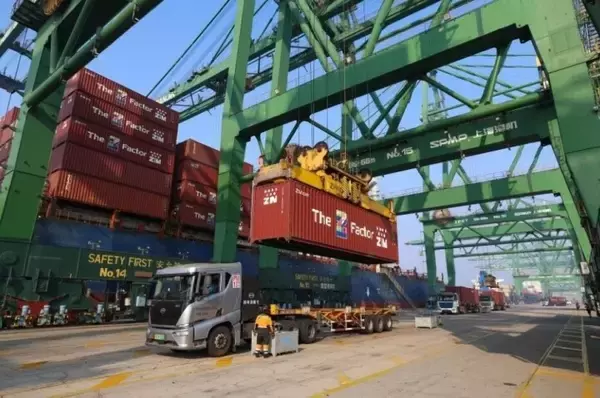 「春節市場を目指して海外の生鮮食品が次々に天津到着―中国」の画像