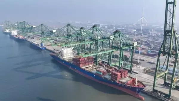 「春節市場を目指して海外の生鮮食品が次々に天津到着―中国」の画像