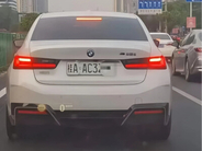 中国各地で白色のナンバープレート出現、ネットで好評も警察「違反行為」―中国メディア