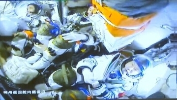 「神舟20号」乗組員が地球帰還へ、「神舟21号」に搭乗し宇宙ステーションから分離―中国
