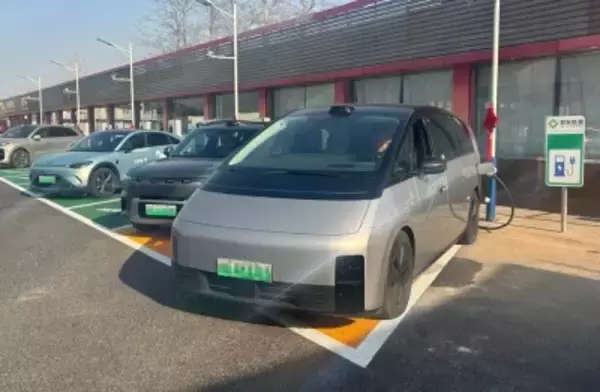 北京の高速道路、EVのスーパー充電スタンドをすべてのサービスエリアに配置