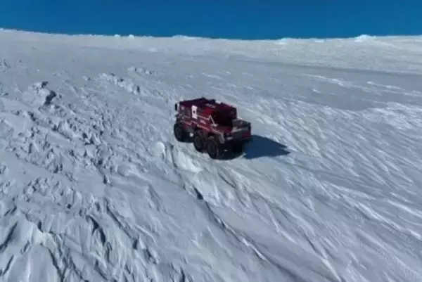 中国国産6輪駆動車「ユキヒョウ」、南極での現地テストを完了