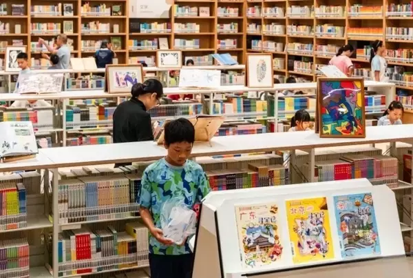「深セン竜華図書館の新館開館、林のテーマ空間に膨大な蔵書―中国」の画像