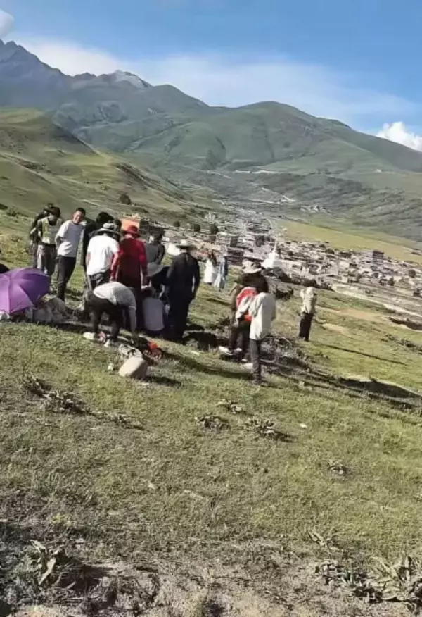 旅行者の車のキーをマーモットがくわえて穴の中へ、地元民が穴掘って取り返す―中国