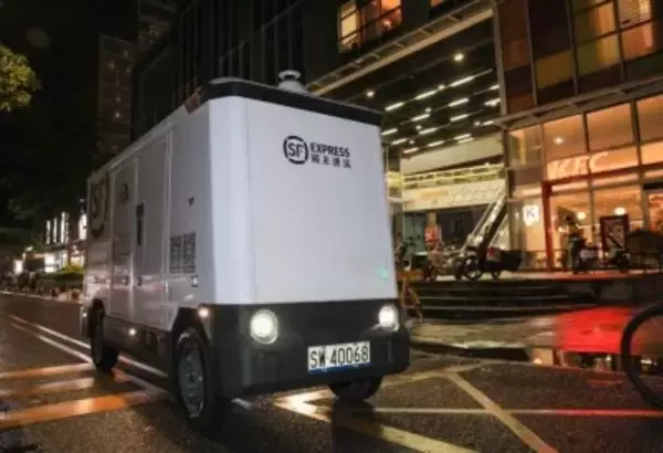 昼夜を問わず街や路地を走行する無人配送車が急成長―広東省深セン市