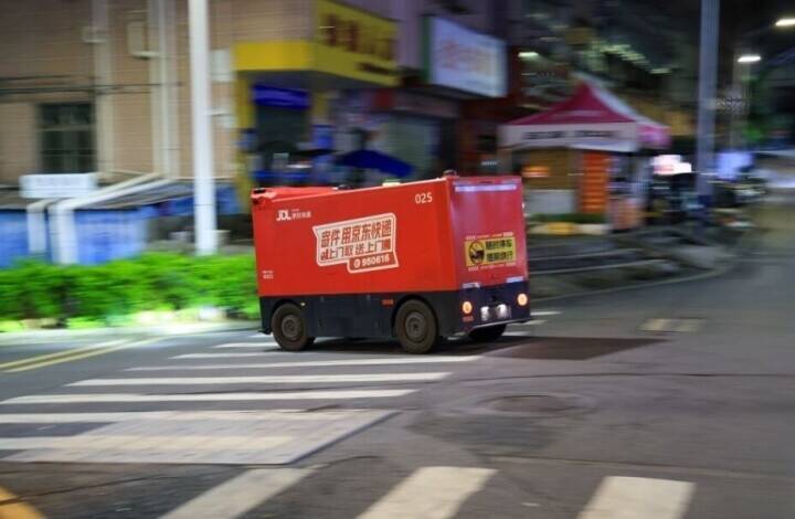 昼夜を問わず街や路地を走行する無人配送車が急成長―広東省深セン市