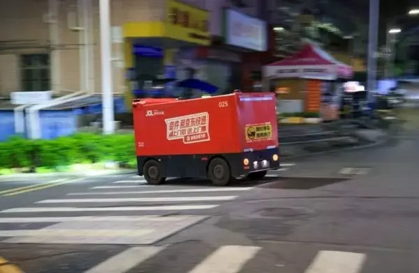 「昼夜を問わず街や路地を走行する無人配送車が急成長―広東省深セン市」の画像