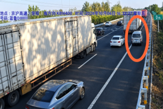 高速道路の電光掲示板に「緊急車線通行可」の表示、従ったら隣の省で減点される―中国