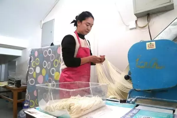 「甘粛積石山M6．2地震の青海省被災地で農民住宅2．2万戸の建設が完了―中国」の画像