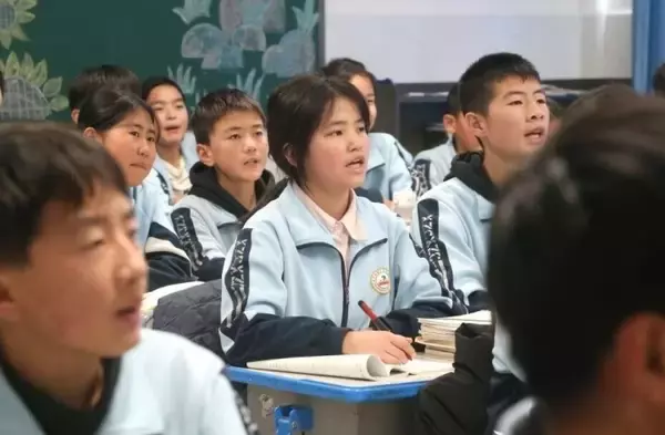 「甘粛積石山M6．2地震の青海省被災地で農民住宅2．2万戸の建設が完了―中国」の画像