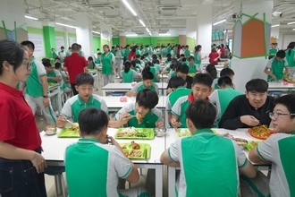 北京の小中学校で5割以上が食堂での給食を実現、700の校内食堂がスマート化改修を完了