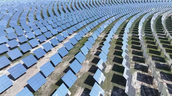 「中国最北端のタワー型溶融塩太陽熱発電所、吉林省で完成・稼働開始」の画像