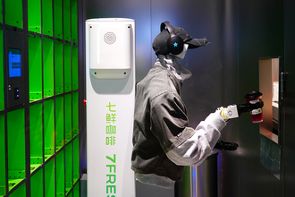 北京で「働く」ロボット、30秒でコーヒー提供、約50種類のメニューも調理