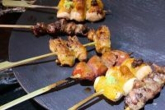 京都の串焼き店の対応に中国人女性が不満「たった2分で…」