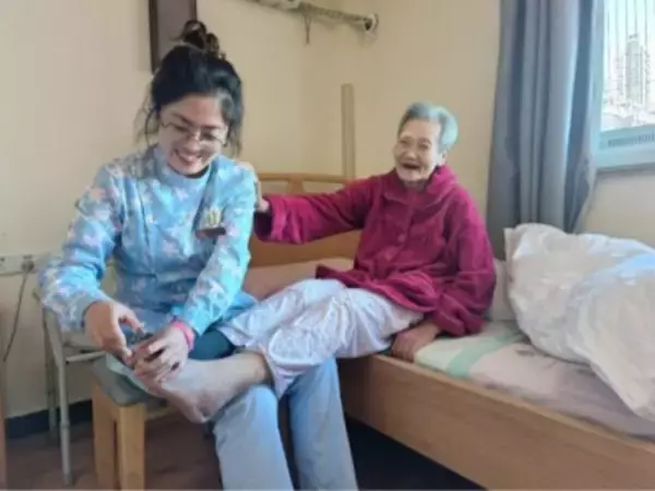 中度以上の要介護高齢者、月額最大1万7800円相当の介護サービス消費補助金を受ける―中国