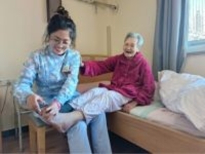 中度以上の要介護高齢者、月額最大1万7800円相当の介護サービス消費補助金を受ける―中国