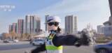 「安徽省の交差点で「警官ロボット」が交通整理―中国」の画像2