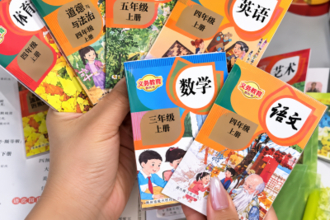 小中学生の間で「教科書や宿題を食べる」ことが流行？市場監督管理当局が注意喚起―中国